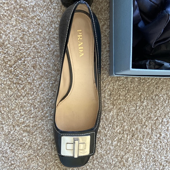 Prada shoes size 10 in perfect condition with box and dust bag - Picture 8 of 9